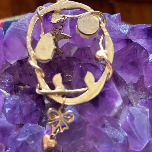 ⭐️ BROOCH, Whimsigoth, Gold-tone w/Ivory w/ Black & White Crystals & Charms 🌹❤️💫 - Picture 10 of 12